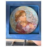 Edna Hibel Mother's Day Plate 1986