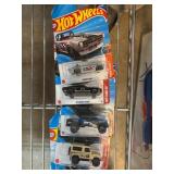 10 Hot Wheels Die-Cast Cars