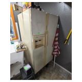 Amana Side-by-Side Refrigerator/Freezer