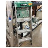 Husky 4 ft Aluminum Step Ladder