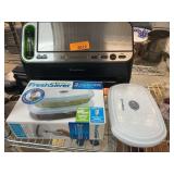 FoodSaver Sealer With FreshSaver Containers