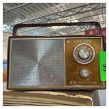Dyn Sonic Solid State Portable Radio