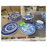 Blue Willow China Dinnerware Set