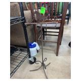 Metal Iron Stand With Bird Motif