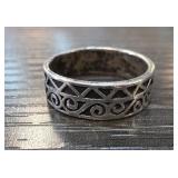 Sterling Silver Band Ring with Geometric Motu
