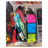 Monster High: Five Dolls with Storage Case