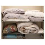 Bathroom Linen and Decor Lot