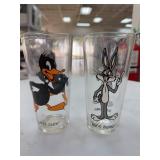 Daffy Duck and Bugs Bunny Glasses Set