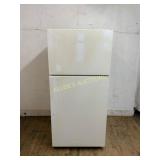 Freestanding Top-Freezer Refrigerator, White