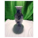 Blue and White Porcelain Vase with Fish Motif Blue and White Porcelain Vase with Fish Motif