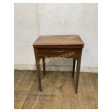 Singer Sewing Machine With Wooden Cabinet