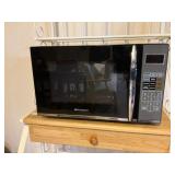 Black Emerson 1100-Watt Microwave Oven