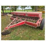IHC Mod. 510 17-hole single disc grain drill