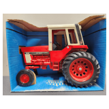 International Mod. 1586 Ertl 1/16th