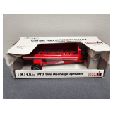 Case IH PTO Side Discharge Spreader Ertl 1/32nd