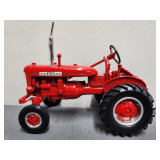 Farmall Mod. 130 Ertl 1/16th no box