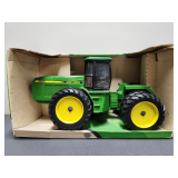 John Deere Mod. 8560 4-wheel drive Ertl 1/16th