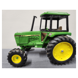 John Deere Row Crop Ertl 1/16th no box