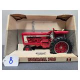 8. Farmall Mod. 706 diesel Ertl 1/16th