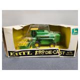 19. John Deere 985 combine Ertl 1/50th