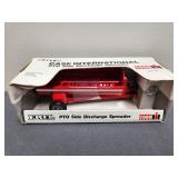 24. Case IH PTO Side Discharge Spreader Ertl 1/32n