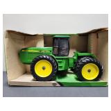 27. John Deere Mod. 8560 4-wheel drive Ertl 1/16th