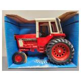 37. International Mod. 1586 Ertl 1/16th