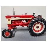 42. Farmall Mod. 560 diesel Ertl 1/16th no box
