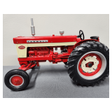 Farmall Mod. 560 diesel Ertl 1/16th no box