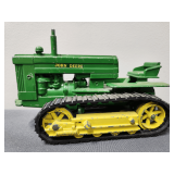 John Deere crawler 1/16th no box