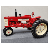 Farmall Mod. 350 Ertl 1/16th in box