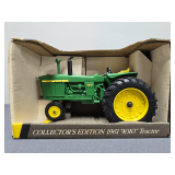 John Deere Mod. 4010 gas Collector’s Edition Ertl 1/16th