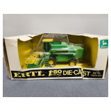 John Deere 985 combine Ertl 1/50th