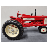 Farmall Mod. 350 Ertl 1/16th in box