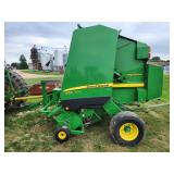 JD 854 silage special round baler