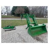 John Deere 540M Loader