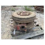 Front Pedestal With Wheels
