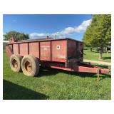 International 570 Manure Spreader