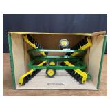 1/16 John Deere 220 Flex Disk NIB Ertl