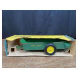 1/16 John Deere 44 Spreader NIB Ertl