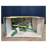 1/16 John Deere Corn Planter NIB Ertl