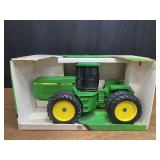 1/16 John Deere 8560 NIB Ertl