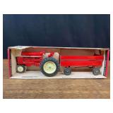 1/16 IH 544 + Wagon Set NIB Ertl