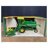 1/24 John Deere 6600 Combine NIB Ertl