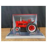 1/16 Farmall M 100 Years Prestige NIB Ertl