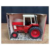 1/16 IH 1086 NIB Ertl