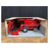 1/32 Case-IH 1680 Combine NIB Ertl