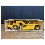 1/16 John Deere Scraper NIB Ertl