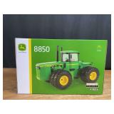 1/16 John Deere 8850 Prestige NIB Ertl