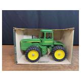 1/16 John Deere 8640 NIB Ertl